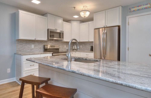 Long Beach Condo | The Sea Pearl - Ocean Front Condo on Oak Island - Sleeps 9 - 3bed/2bath