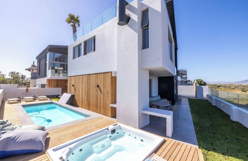 Sunset Beach Apartment | The Sea-View Lodge @ Ocean 9
