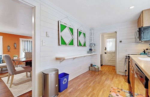 Historic District House | THE SEADOG SHANTY- 2 BD, 2 BA - SLEEPS 6 *Pet Friendly*