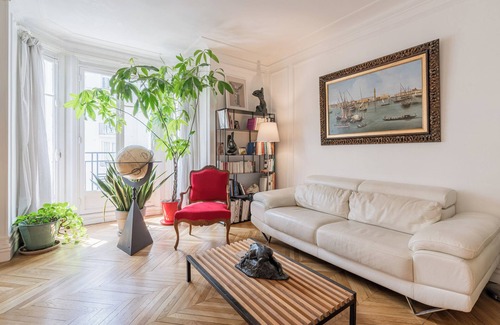 Quartier de la Plaine-de-Monceaux Apartment | The Seaferer, by Veeve