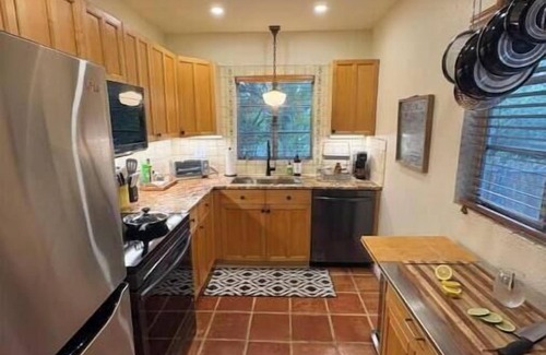 Palm Beach - West Palm Beach House | The Seagrape House-King Bed, Putting Green, Private Fenced in Backyard, Beach