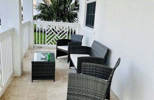Palm Cay Villa | The Seagrape Villa