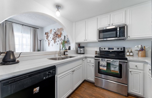 Harbor Condo | The Seaside Siesta - Free Parking, W/D, Fast WiFi