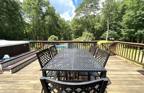 Albrightsville Villa | The Secluded Pocono Retreat w/Private Pool & Hot Tub