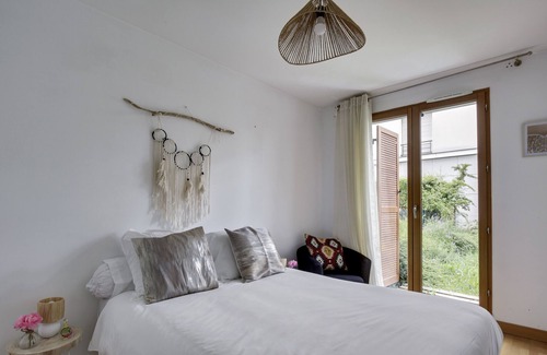 Saint-Cyr-l'Ecole Apartment | The secret garden