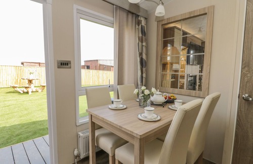 Cloughton Cottage | THE SEQUOIA, family friendly, with hot tub in Cloughton