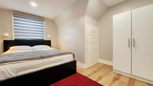 Grantham Apartment | The Serene Haven Modern 2 Queen Bed Full Apartment