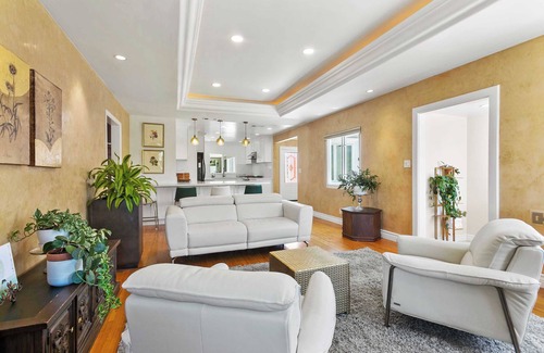 Westchester House | The Serene Haven on 77th Pl #41787