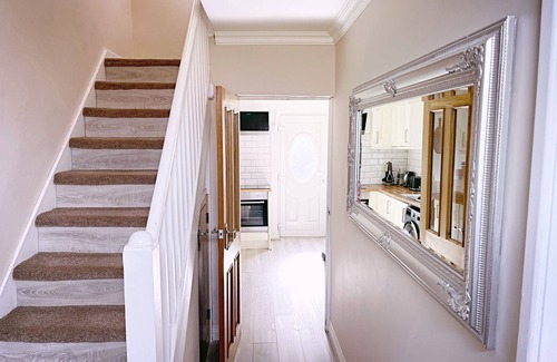 Oldham House | The Serene Stays Sleeps 6 with Garden