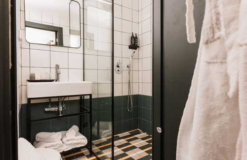 Kerem HaTeimanim Hotel | The Seven Seas Tel Aviv