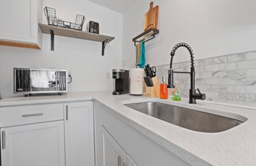 Buckeye Lake House | The Shack: 4 minute walk to Crane Lake Beach