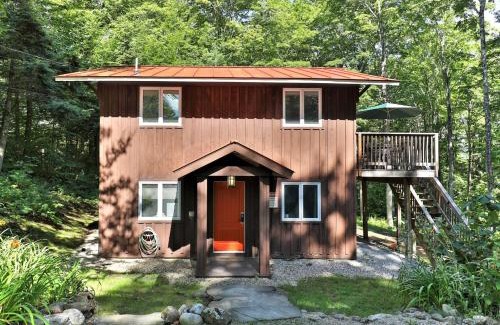 Killington House | the SHACK - Three Bedroom Home Close to Ski Resort with Hot Tub