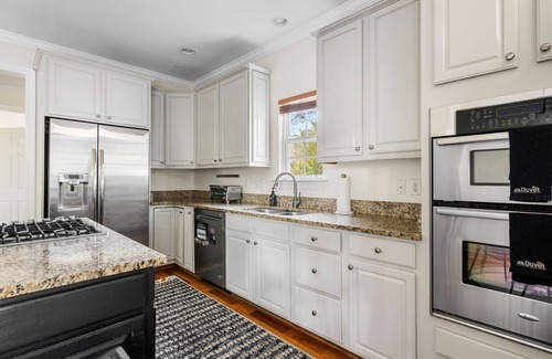 North Charleston House | The Shady Oak | Pool in Park Circle