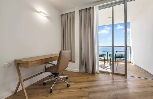 Herzliya Pituach Apartment | The Sharon Crown Suite