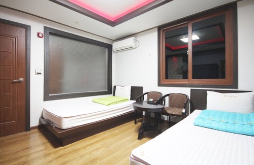 Pinari-gol Hotel | The Sharp Motel