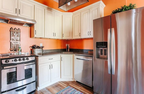 Staunton Apartment | The Shenandoah Suite: Walk Downtown!