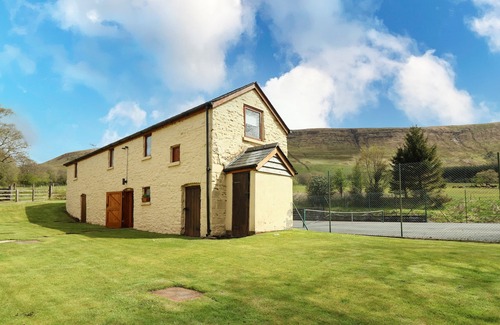 Brecon Cottage | THE SHEPHERD'S BOTHY ON BLAENBRYNICH FARM in Sennybridge