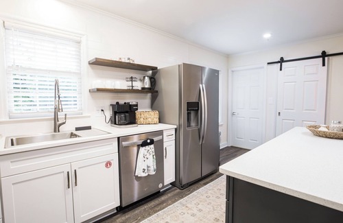 Griffin House | The Shepherd's Lodge at Addis Acres/4BR/3BA/newly renovated/pond/firepit/deck