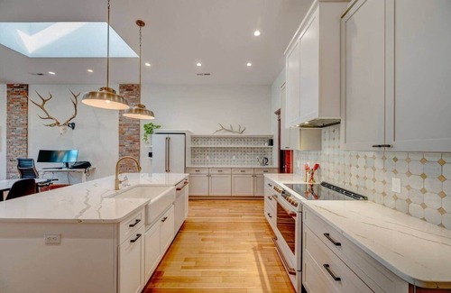 Sheridan Apartment | The Sheridan Suite | Historic Main St. Loft