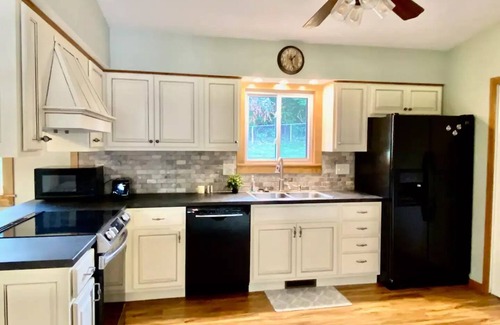 West Carrollton House | The Sherwood Home: 3 BR W/Garage Use, Convenient to 1-75