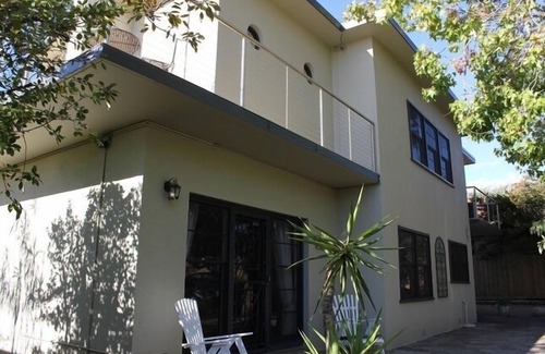 Mornington House | The Ship House - relax by the sea