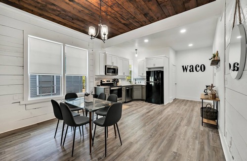 North Waco House | The Shiplap Cottage: 9min to Silos/Downtown/Baylor