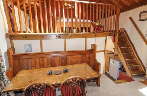 Henryd Cottage | THE SHIPPON, pet friendly, character holiday cottage in Conwy