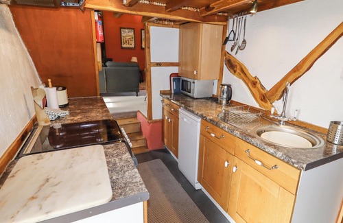 Henryd Cottage | THE SHIPPON, pet friendly, character holiday cottage in Conwy