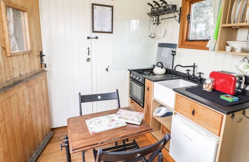 Saint Asaph Cottage | THE SHIRE HUT, pet friendly, character holiday cottage in St Asaph
