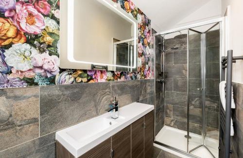 Warrington Apartment | The Shirt Factory Apartments