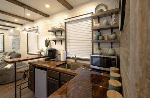 Waco House | "The Shoreline" Container Tiny Home 12 min to Magnolia/Baylor