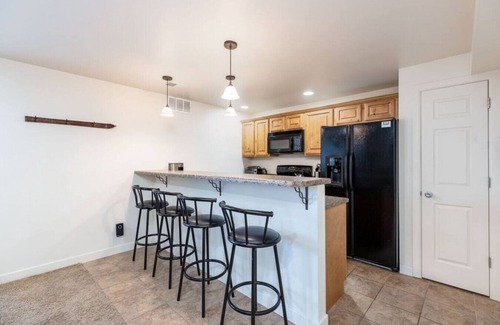 Cottonwood Heights Apartment | The Shredder`s Shanty - Close to Ski Resorts!
