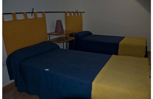 Ruidera Bed & Breakfast | The sidewalk- 2 people
