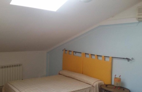 Ruidera Bed & Breakfast | The sidewalk- 2 people
