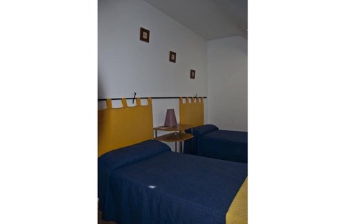 Ruidera Bed & Breakfast | The sidewalk- 2 people