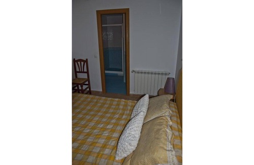 Ruidera Bed & Breakfast | The sidewalk- 2 people