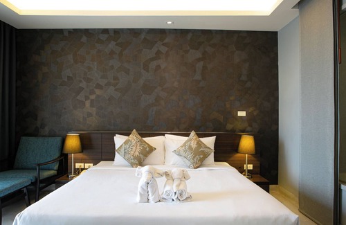 Suan Luang Resort | The Silver Palm Wellness Resort, Deluxe Double Room, 1 Xlarge Double Bed.