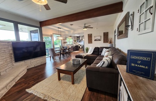 Silver Springs House | The Silver Springs Lakefront Cottage - with Canoe