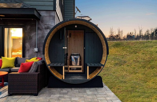 Lansing House | The Silversands Lakehouse