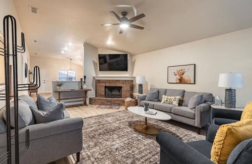 Lubbock House | The Silverwood - 3BR/2BA - South LBK