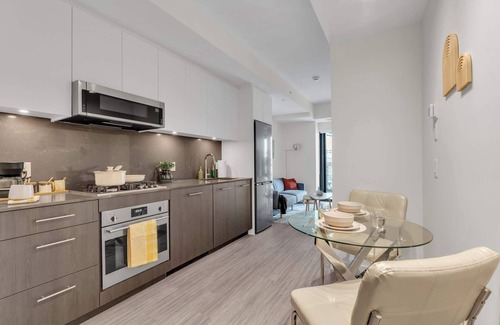 Eau Claire Apartment | The Silverwood Corner DT | Steps to Riverwalk