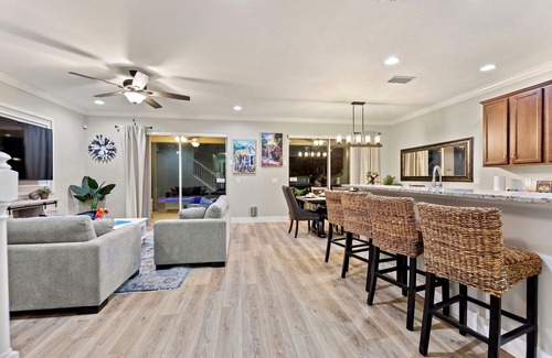 Sunridge Woods House | The Simpsons, The Chipmunks and all Disney friends stays here ~ 6 bdrm 5 baths