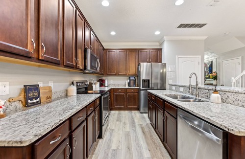 Sunridge Woods House | The Simpsons, The Chipmunks and all Disney friends stays here ~ 6 bdrm 5 baths