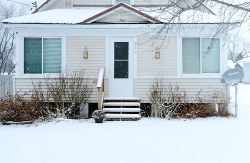 Ironwood House | The SISU Shack, 5 mins from hospital, Belle trail