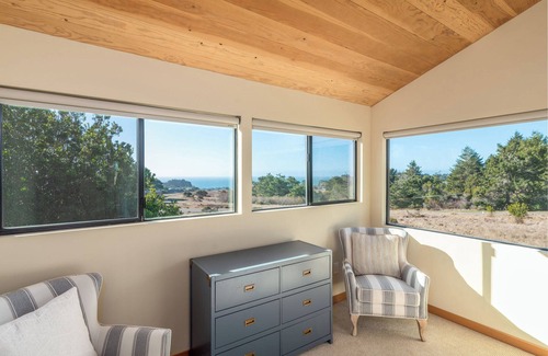 Sea Ranch House | The Sixpence | Beach Access | Hot Tub