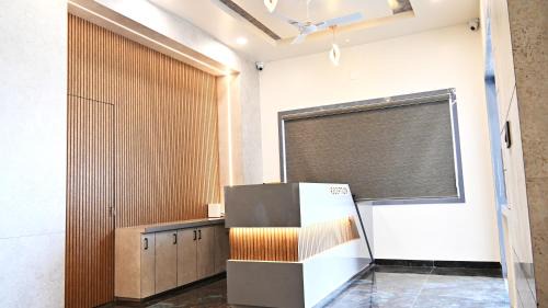 Dwarka Hotel | The Sky Comfort Hotel Mahi