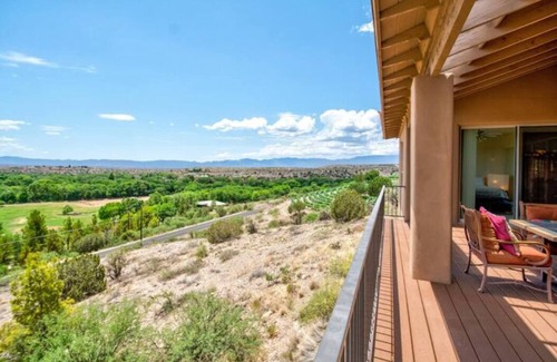 Cornville House | The Sky House Amid The Vineyards near Sedona