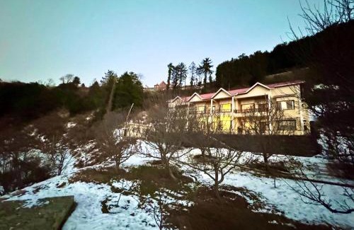 Fagu Villa | The Sky Mountain Kufri I Serviced Villa I Balcony I Valley and Mountain View I Family Groups & Bonfire I Memories & Enjoyment Villa I Operated by Exotic Stays