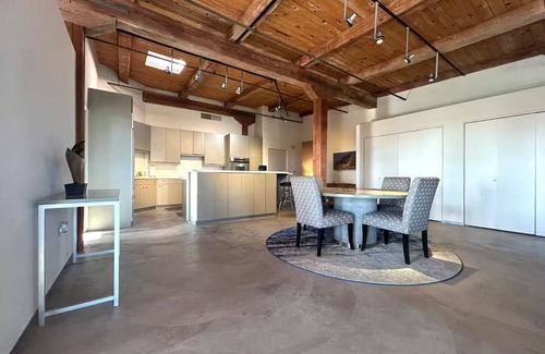 Fifth Ward Apartment | The Skyline: Penthouse Suite
