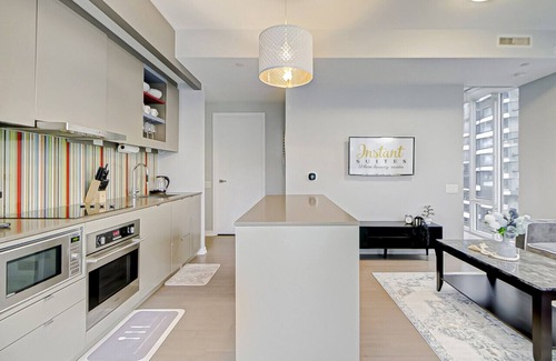 Downtown Toronto Hotel | The Skyline Retreat by Instant Suites